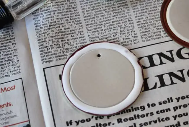 A bead of glue in the rubber ring of a lid.