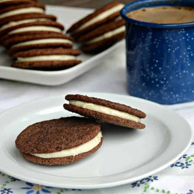Perfect as a gift for the coffee lover in your life, caramel mocha sandwich cookies are crunchy and dark with a smooth and sweet filling.