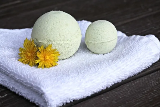 Make and give soothing and fizzy herbal bath bombs for sore bodies with this combination of dandelion and birch infused oils & Epsom salts.
