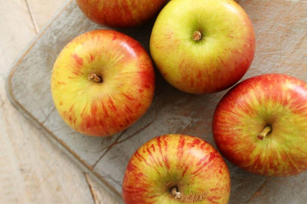 Fresh red and green apples as seen from above.