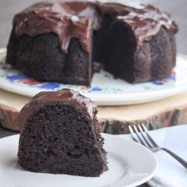 https://homespunseasonalliving.com/wp-content/uploads/2019/12/chocolate-applesauce-cake-feature-image.jpg