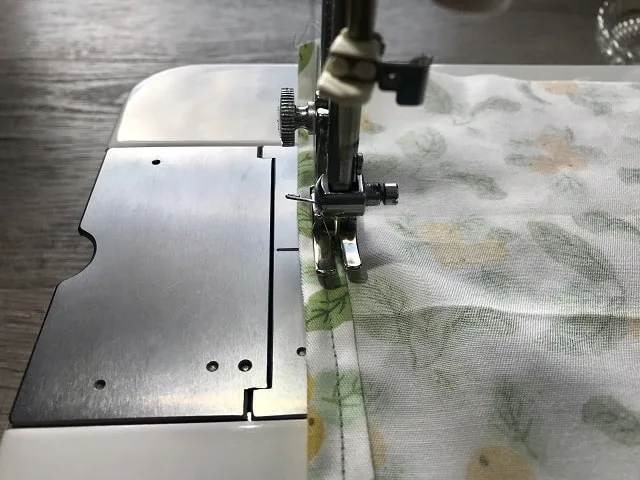 Sewing machine sewing double stitch