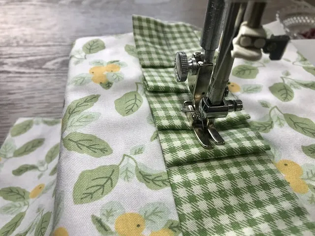 Sewing machine sewing ruffles