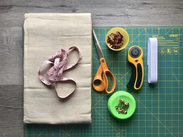 How to Sew a Foraging Apron - Homespun Seasonal Living